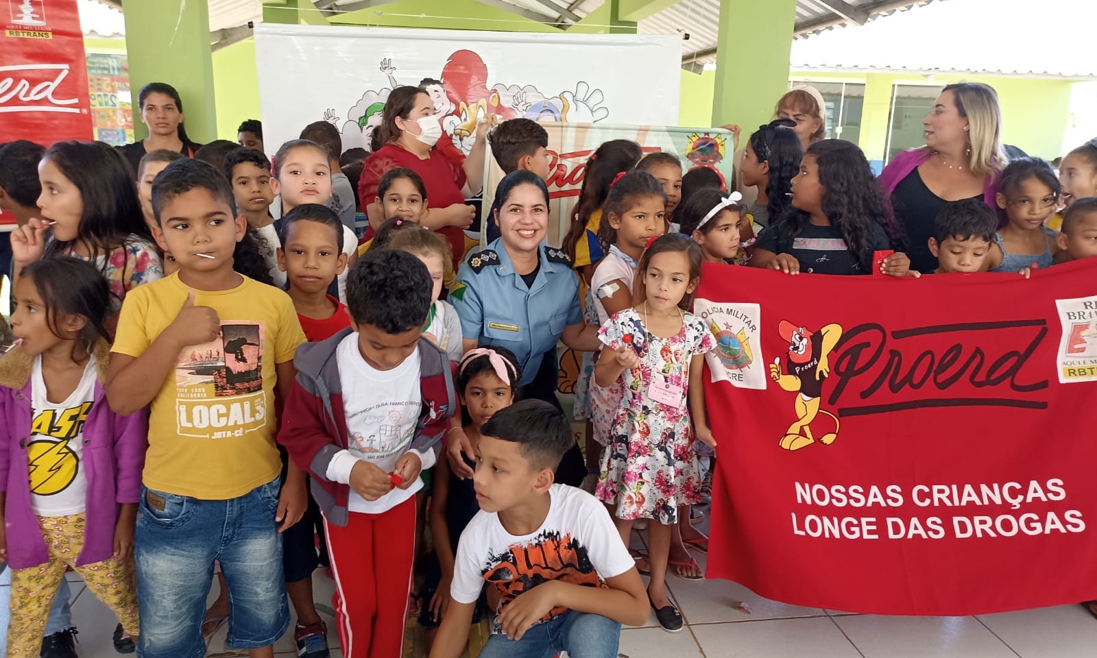 PM leva teatro e palestras de conscientização para escola pública de Rio Branco