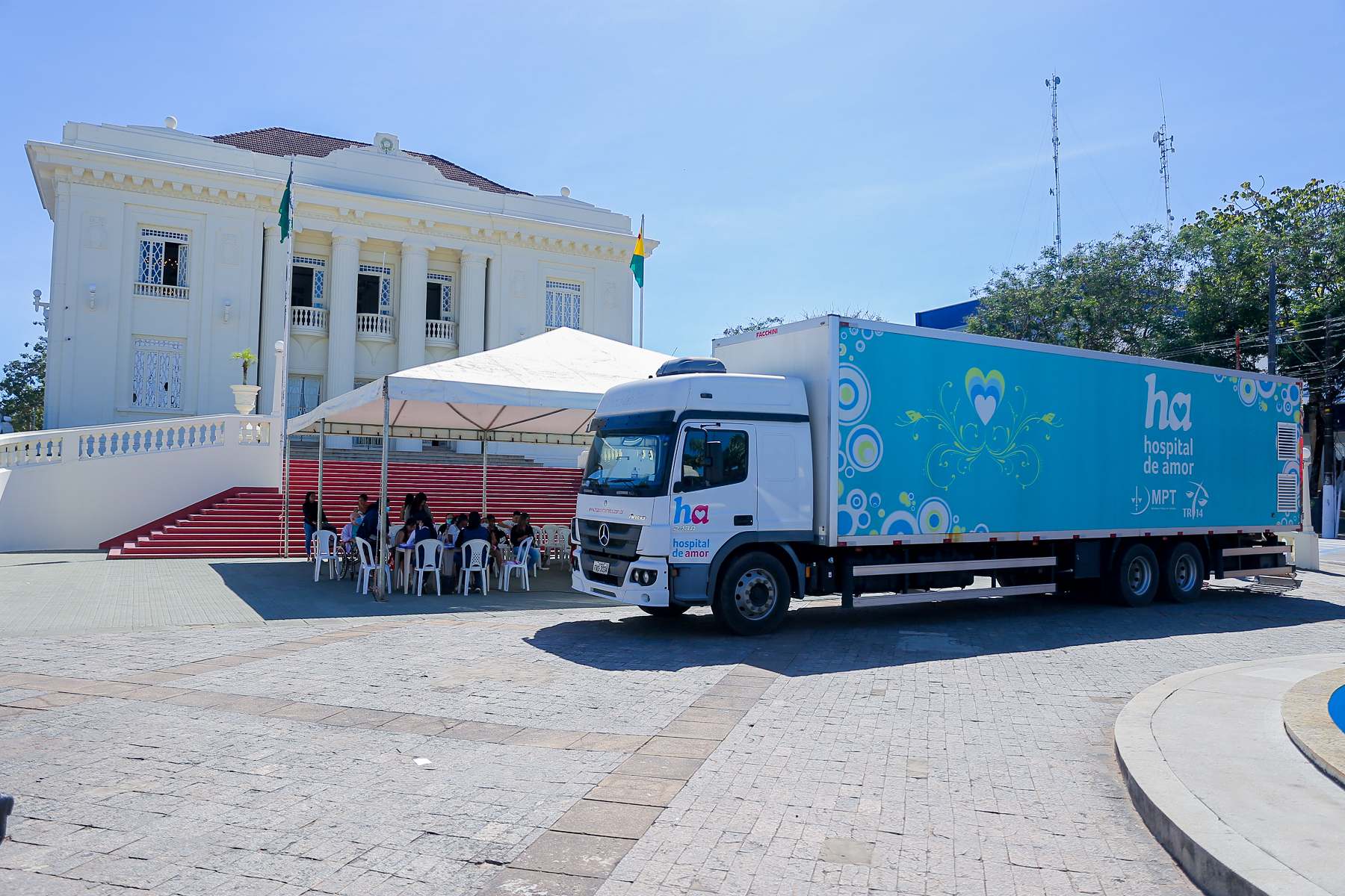 Estado e Hospital de Amor iniciam mutirão de atendimentos em frente ao Palácio Rio Branco