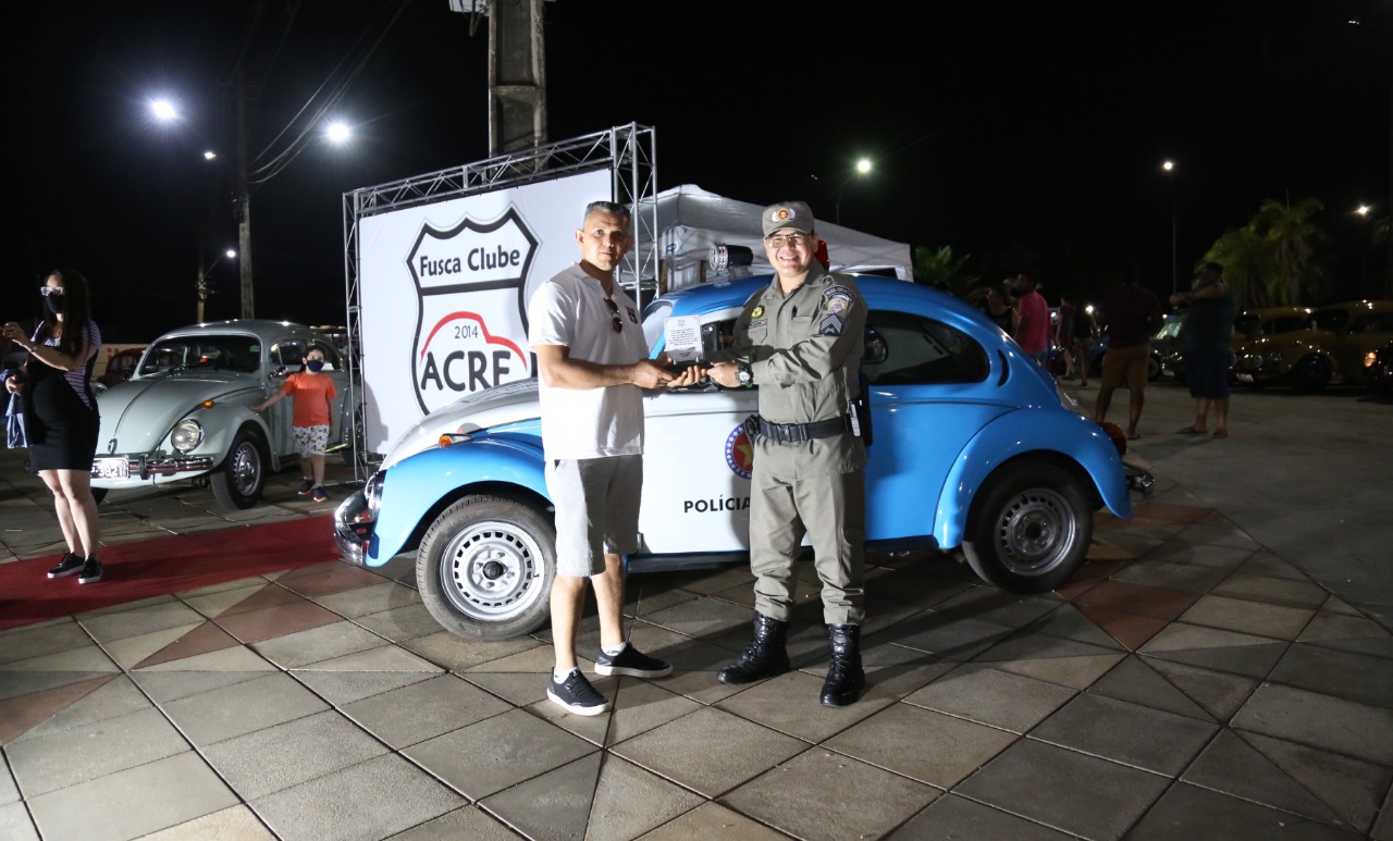 Manduquinha, veículo da Polícia Militar, recebe título de sócio vitalício do Fusca Clube Acre