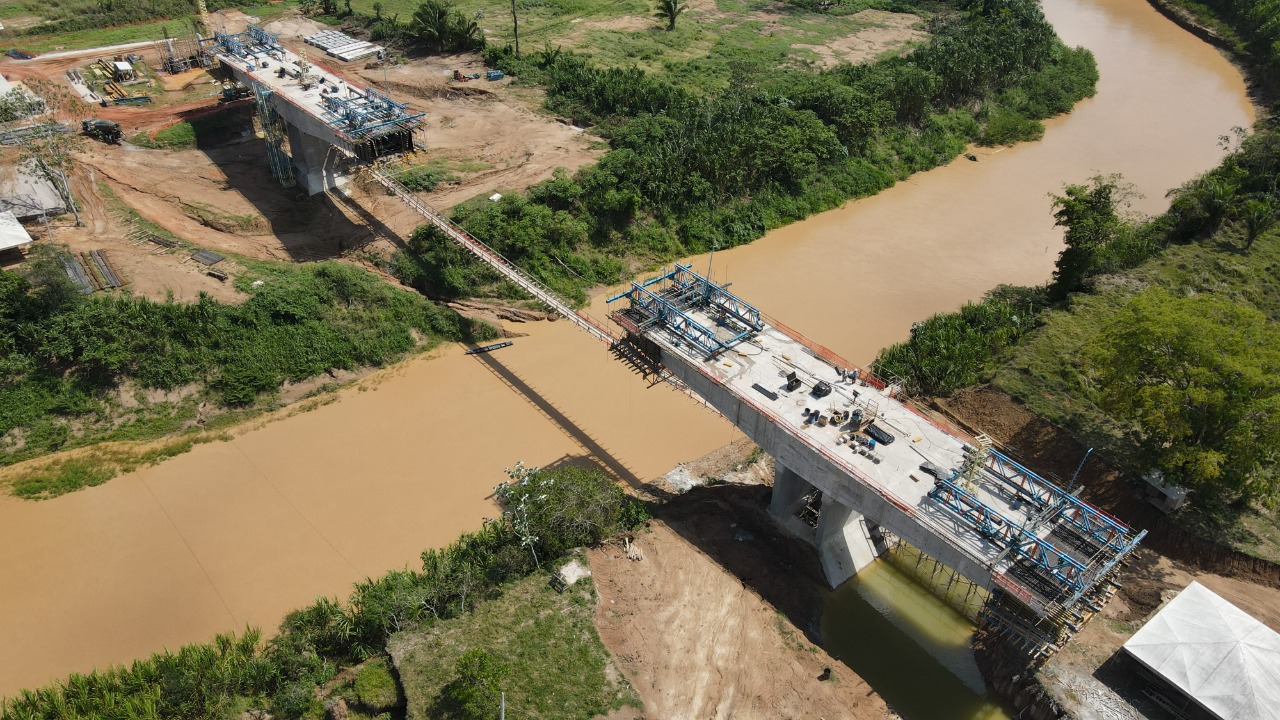 Governo avança na concretagem das aduelas da ponte do anel viário de Brasileia-Epitaciolândia