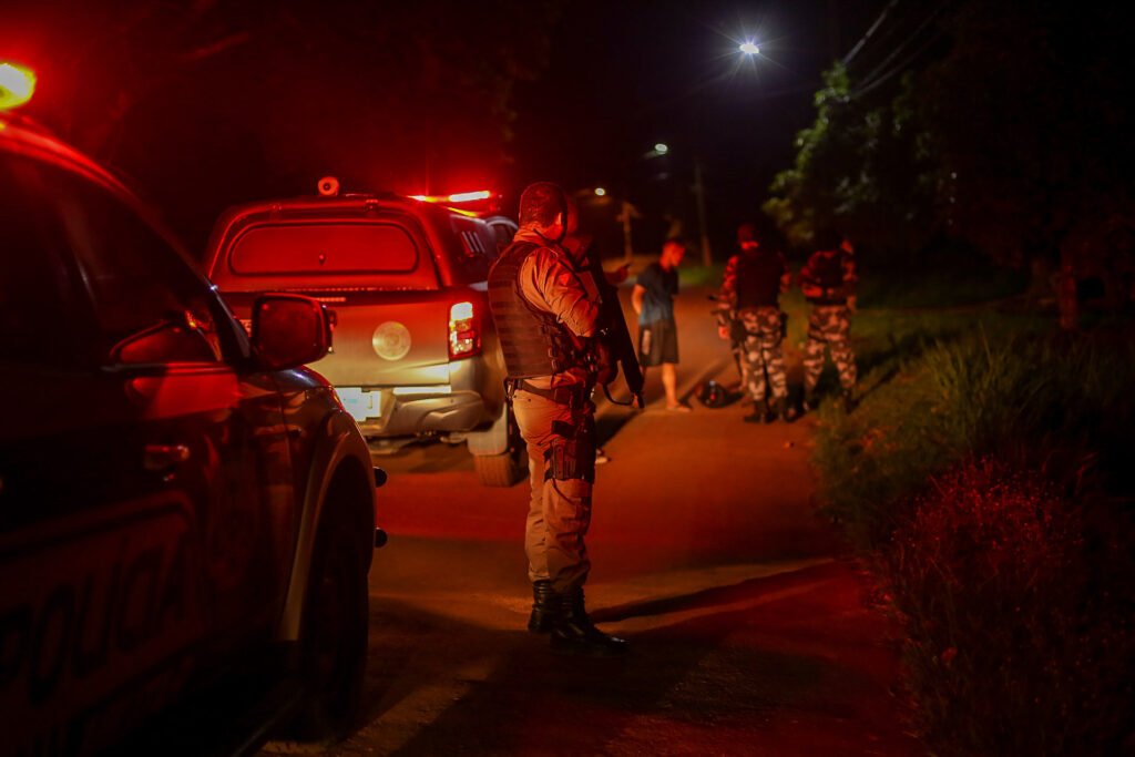 Operação noturna de Acrelândia e Plácido de Castro; cerco na região tem por objetivo conter roubos de veículos e sequestros relâmpagos. Foto: Dhárcules Pinheiro/Asscom Sejusp