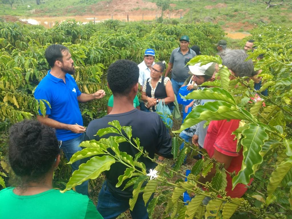 Governo capacita produtores de café no ramal Campo Novo, em Acrelândia