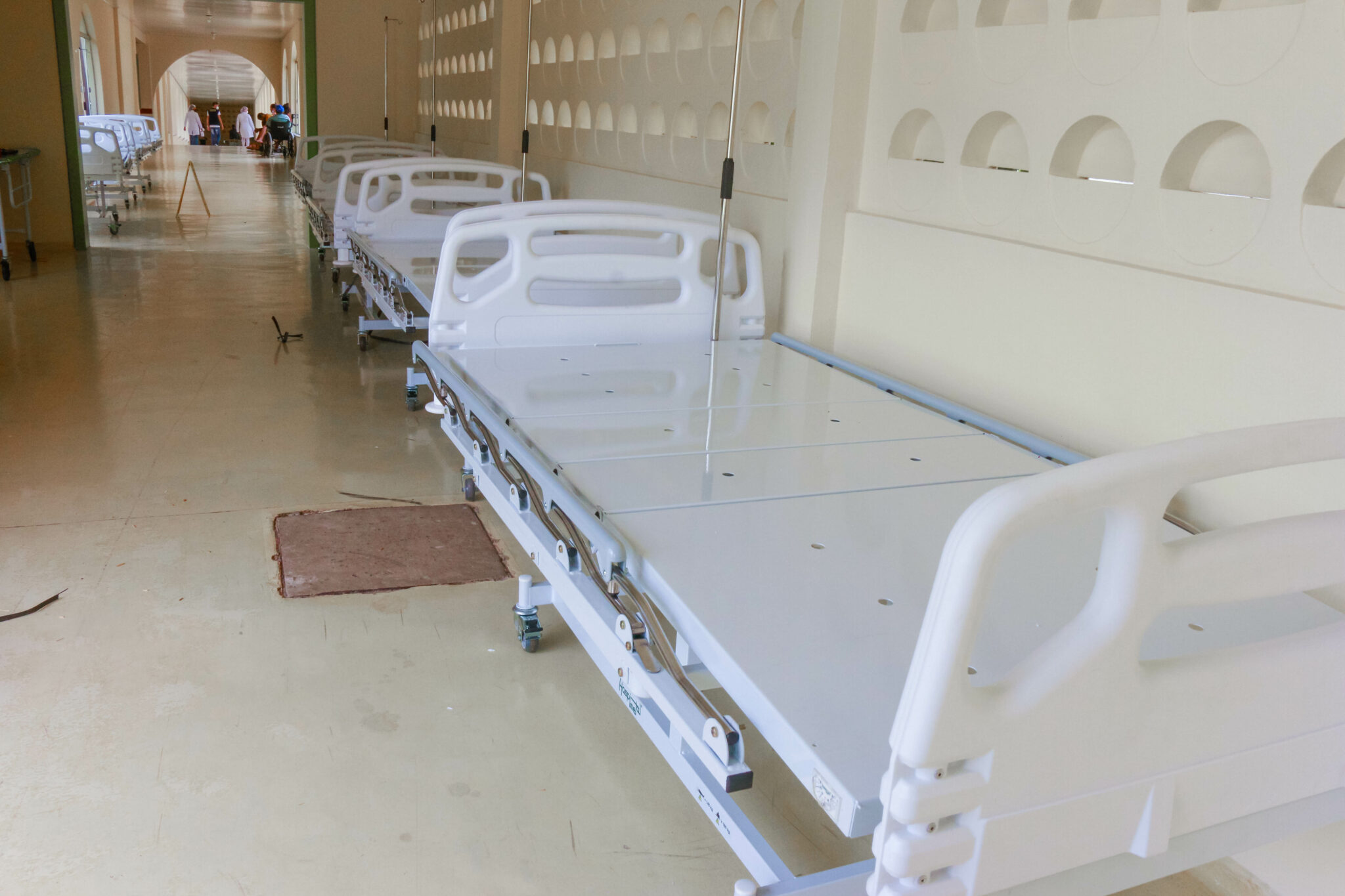 Fundhacre adquire novas camas para enfermarias do hospital