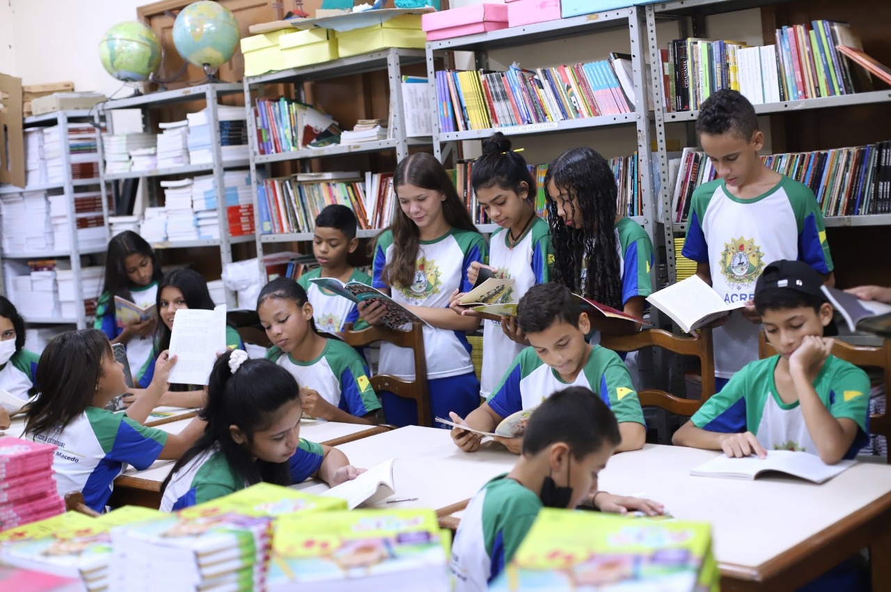 No Dia Mundial do Leitor, Escola Theodolina mostra o caminho para desenvolver o hábito da leitura