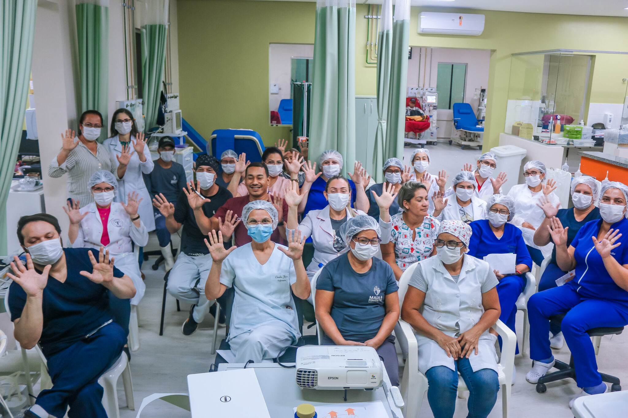 Equipe de nefrologia da Fundhacre recebe treinamento em higienização das mãos