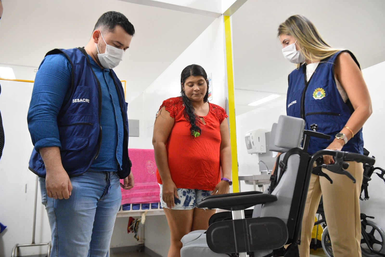 Saúde do Acre realiza a entrega de cadeiras de rodas no Hospital da Criança