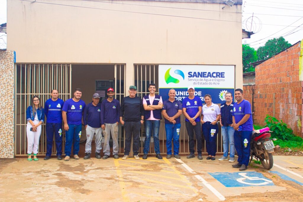 Servidores do Saneacre em Porto Acre. Foto: Aleksandro Soares/ Saneacre.