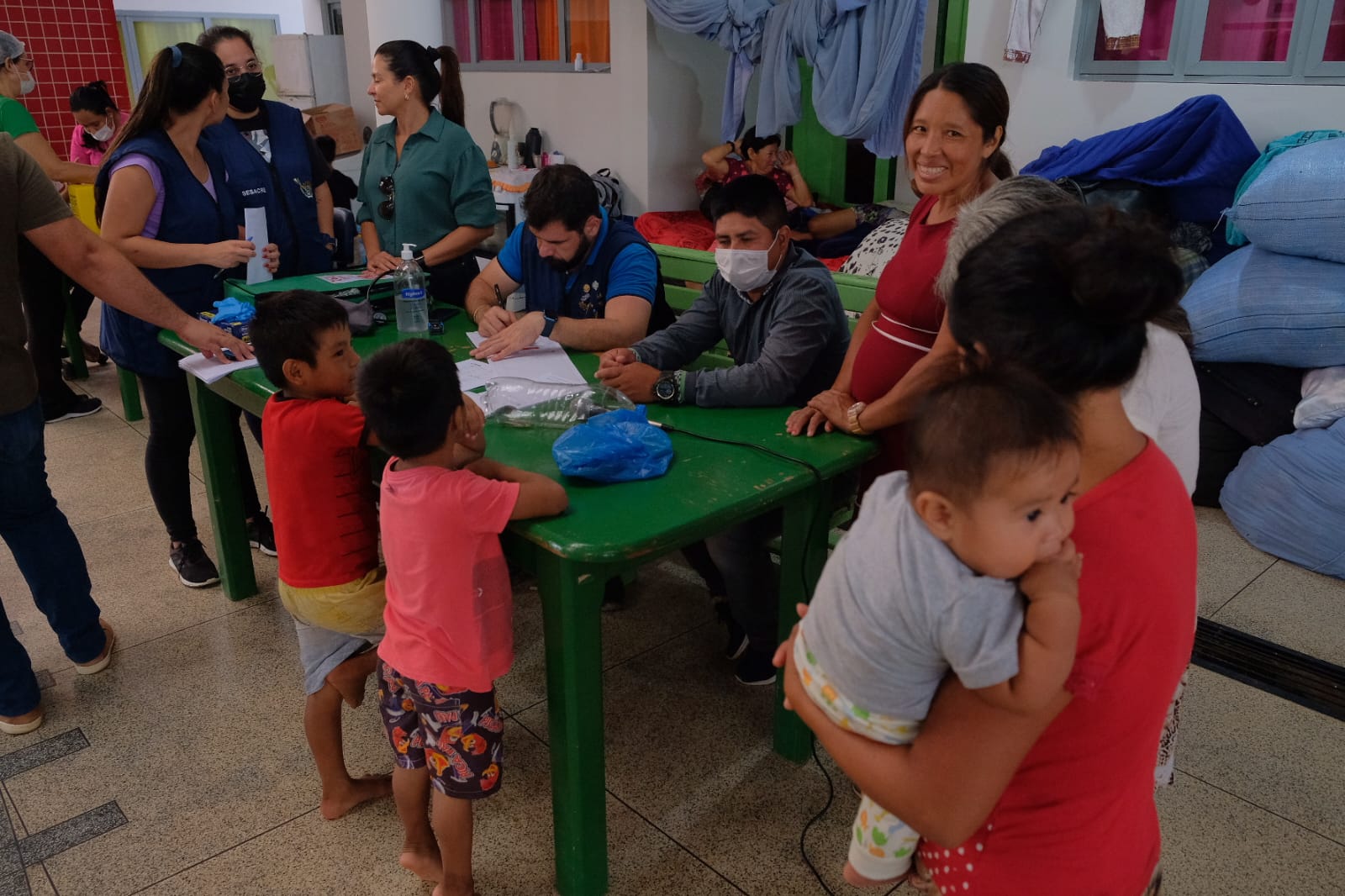 Famílias indígenas recebem atendimento de Saúde em abrigo de Rio Branco