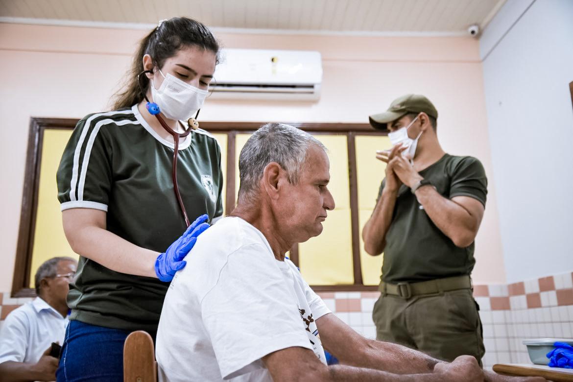 Saúde realiza atendimento médico volante nos abrigos de Rio Branco