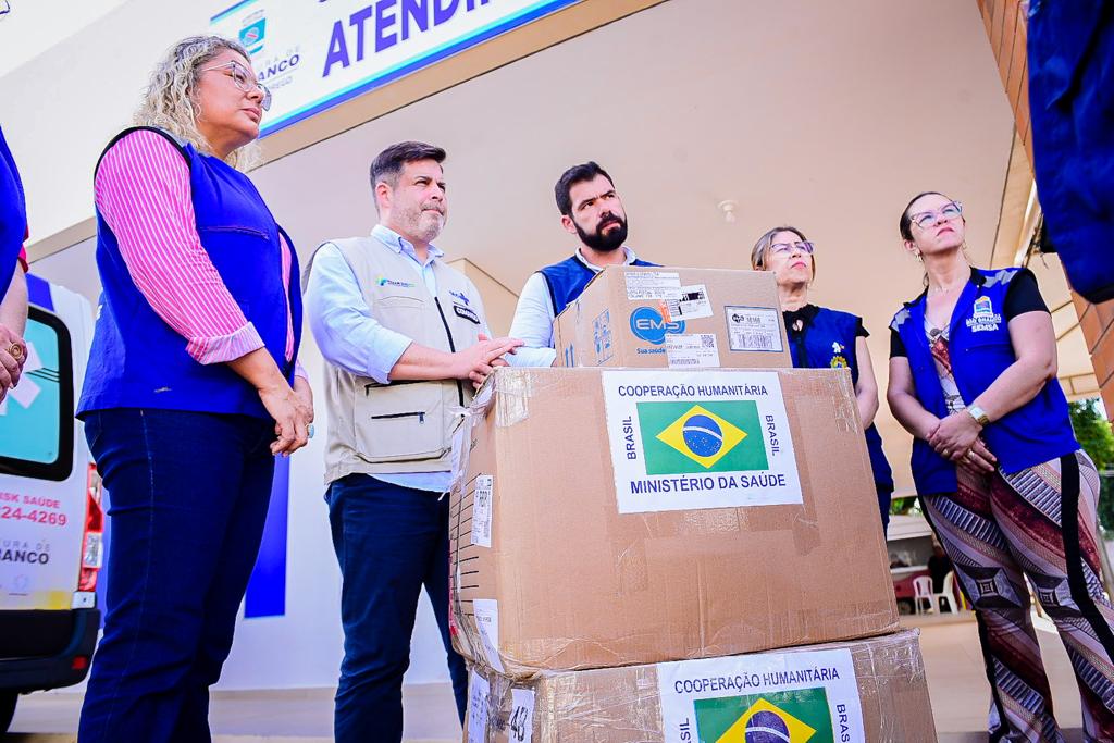 Governo realiza entrega de kits de medicamentos e insumos no Parque de Exposições, em Rio Branco
