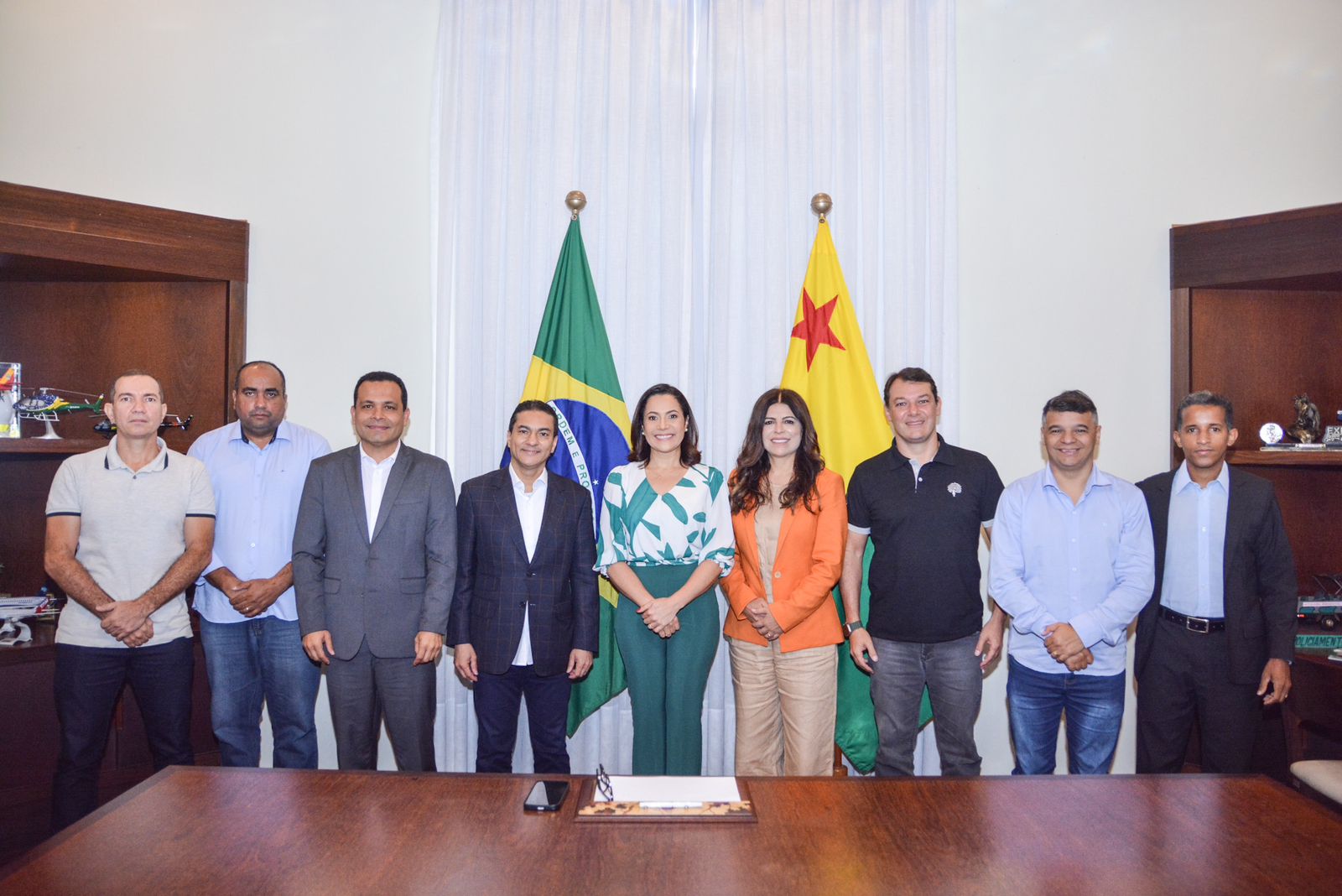 Em reunião com deputados acreanos e presidente da Câmara, governadora em exercício Mailza reforça união pelo Acre