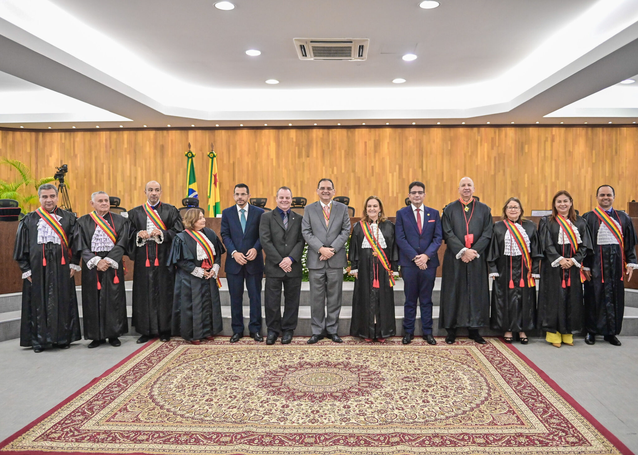 Governador participa de cerimônia do Mérito Judiciário do ministro do STJ, Reynaldo Fonseca