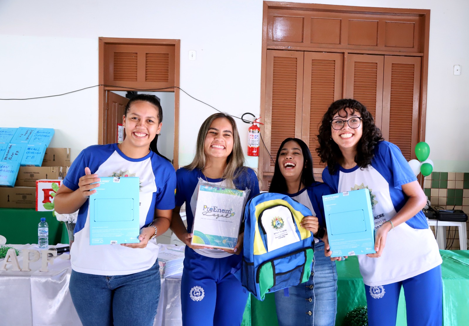 Recursos digitais do governo chegam para alunos da Escola Argentina Feitosa, em Capixaba