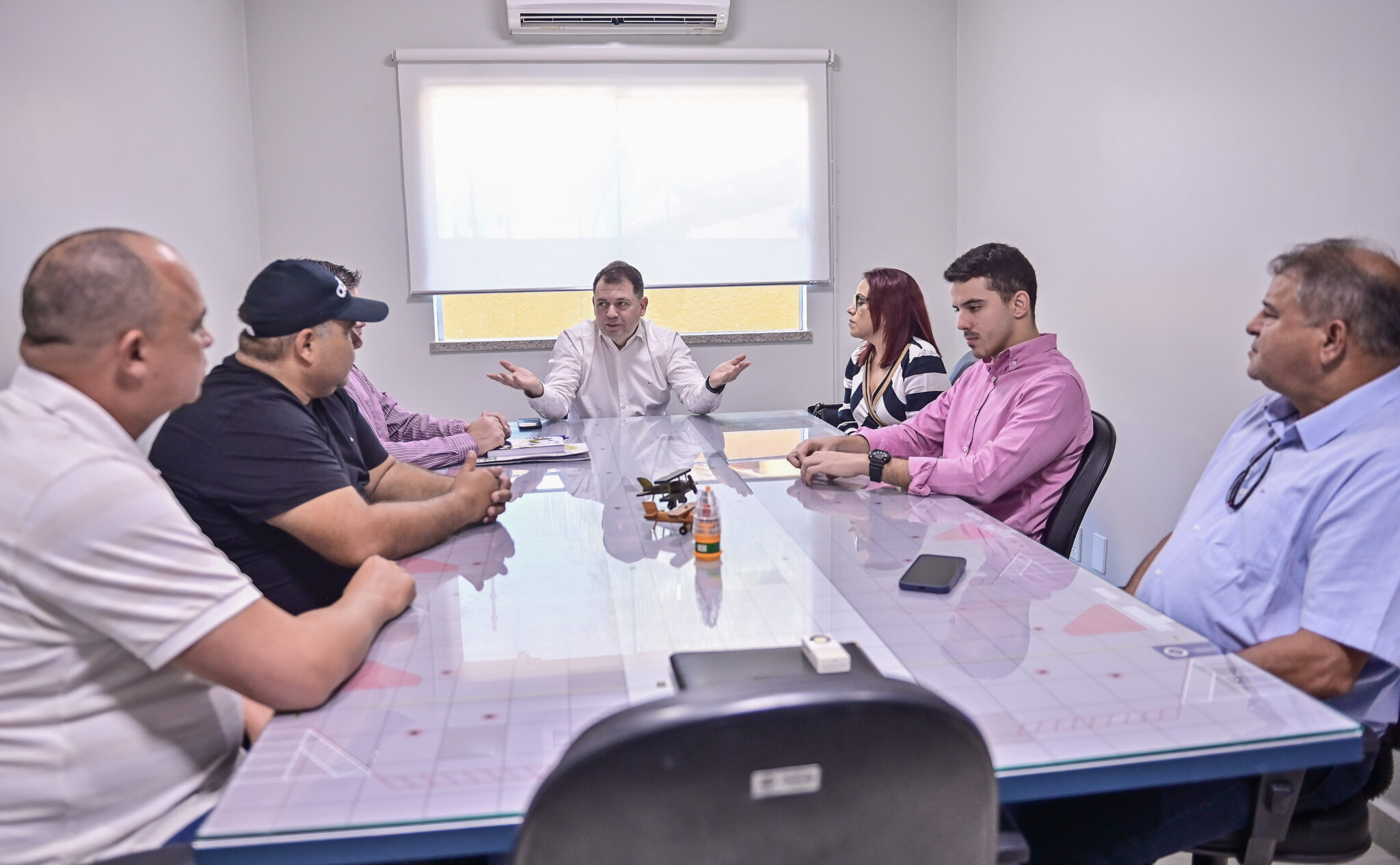 Governo se reúne com prefeito de Mâncio Lima para coordenar obras públicas no município