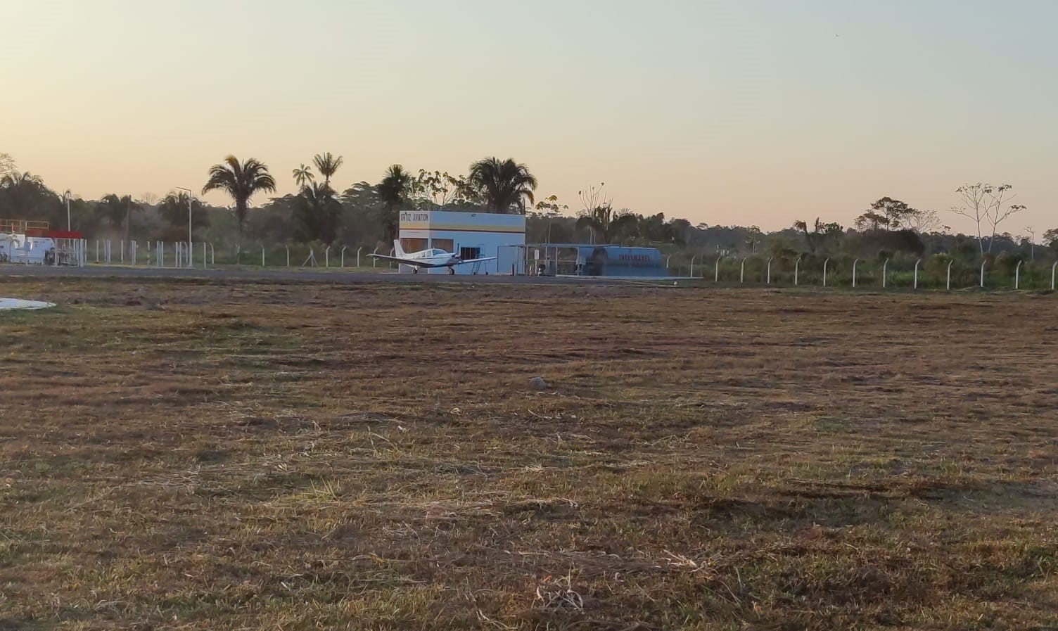 Deracre conclui roçagem lateral da pista de pouso do aeródromo de Feijó
