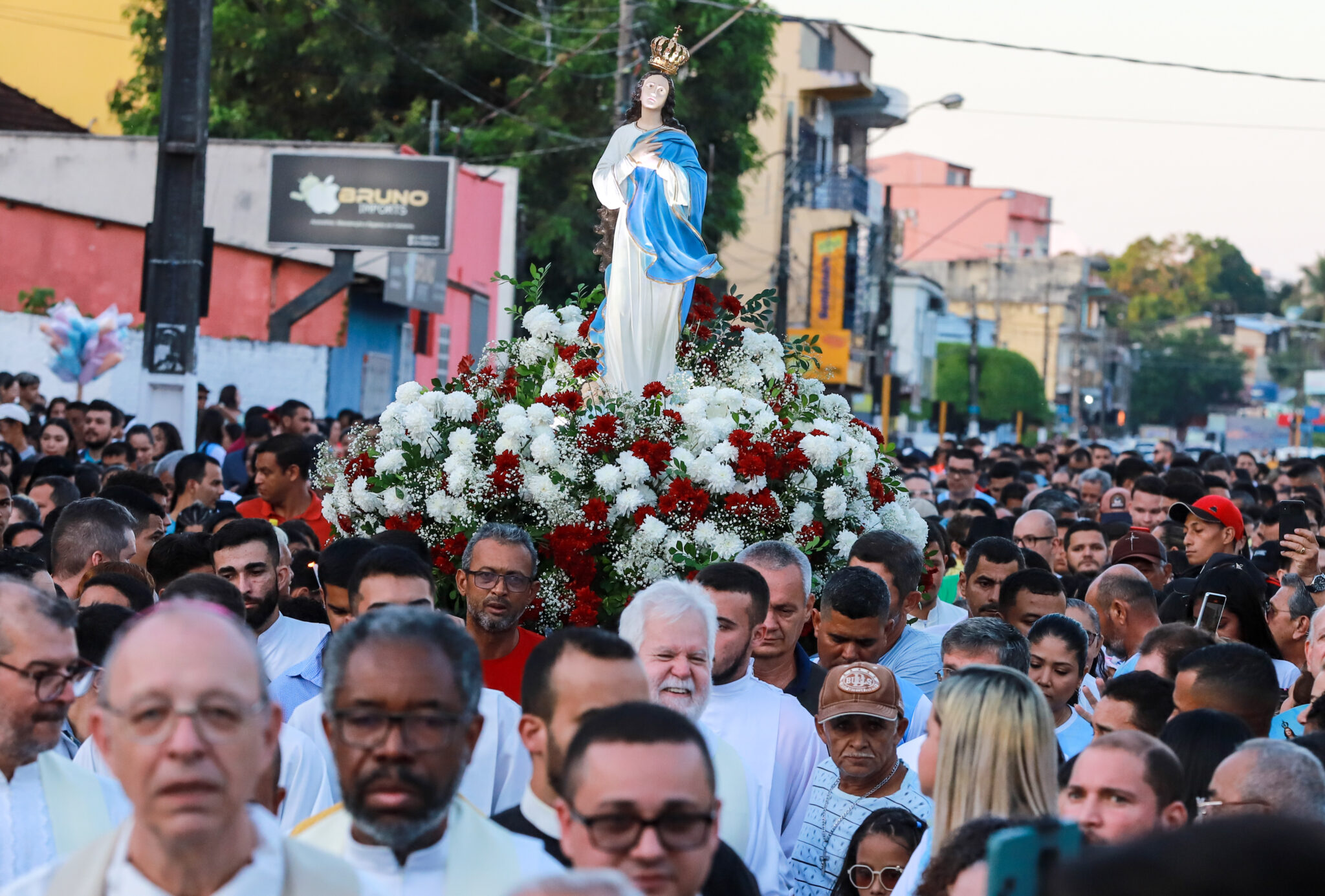 Procissão em honra a Nossa Senhora da Glória: fé e devoção levam quase 50 mil fiéis às ruas de Cruzeiro do Sul