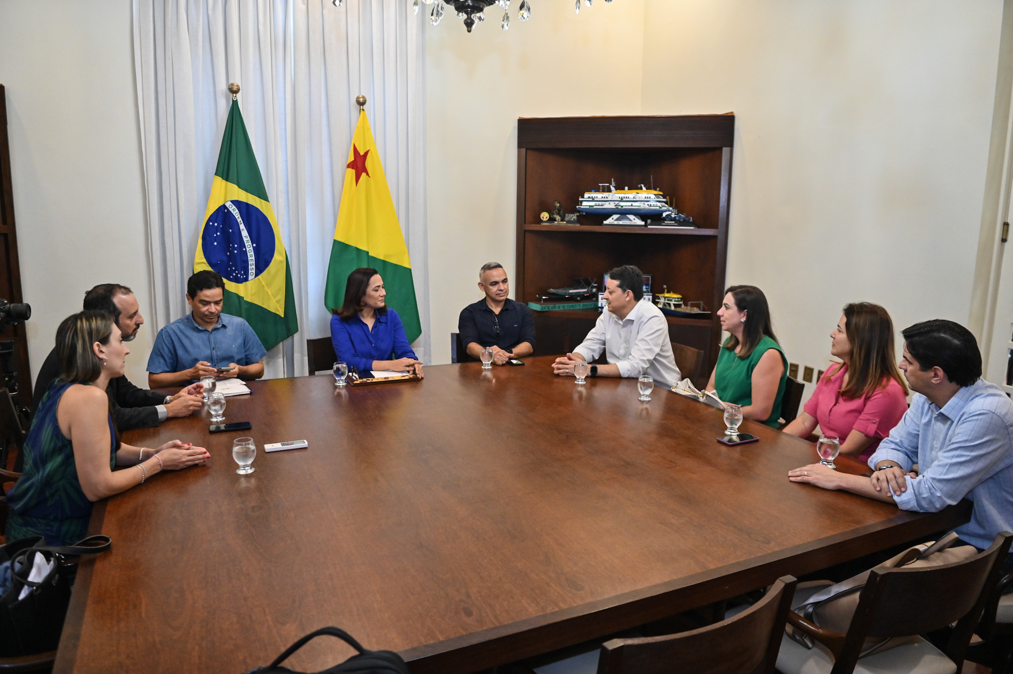 Governo e distribuidoras de energia discutem alternativas para ampliar abastecimento em regiões remotas do Acre