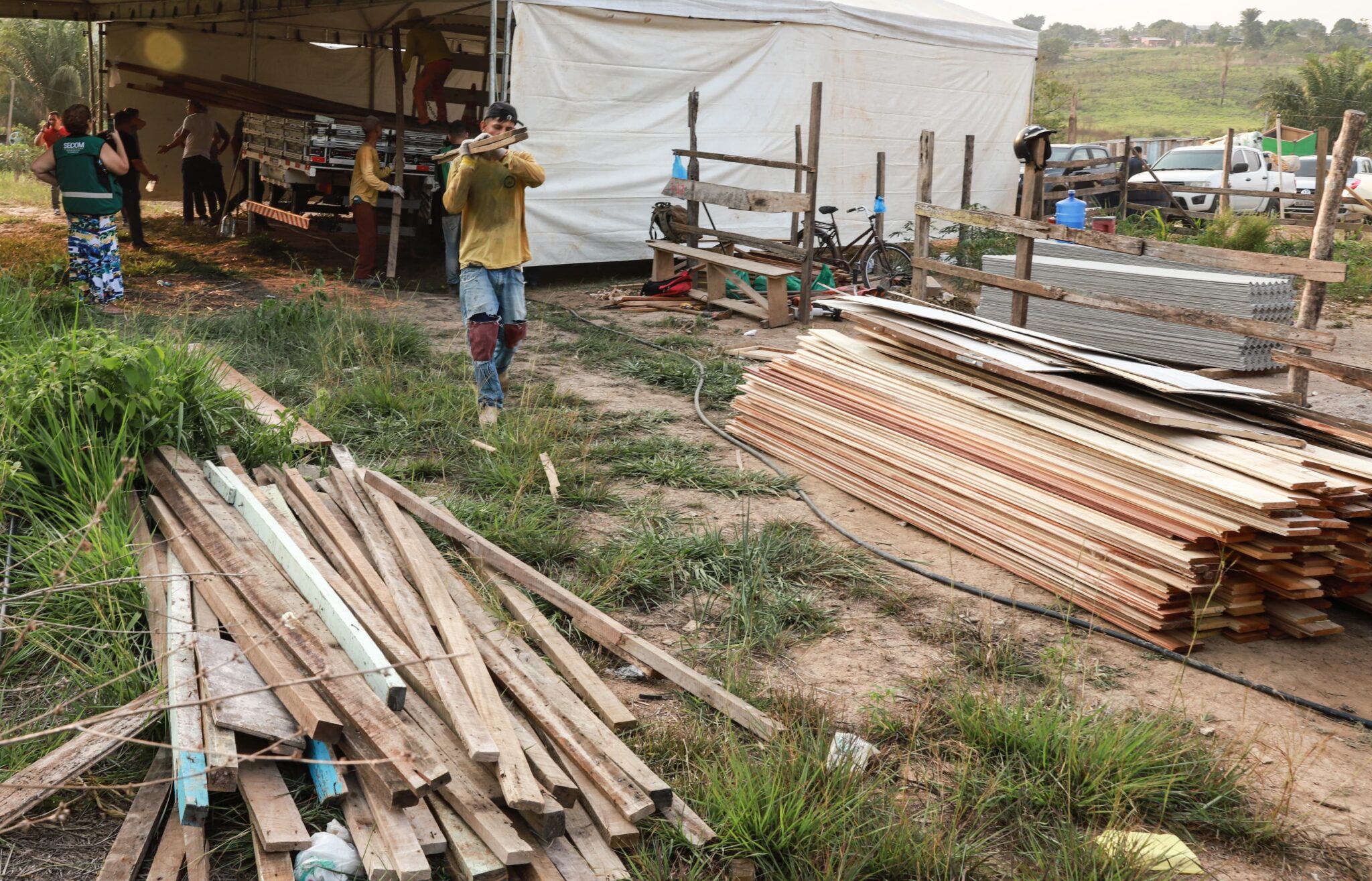 Governo inicia a construção dos 30 abrigos provisórios para as famílias da Terra Prometida, na ocupação Marielle Franco