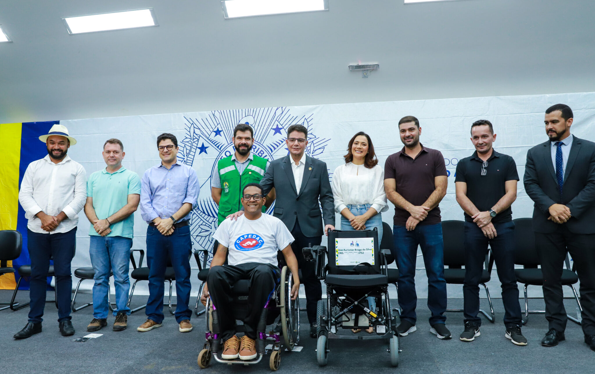 Governo realiza entrega de cadeiras de rodas motorizadas, van e equipamentos à Saúde do Acre