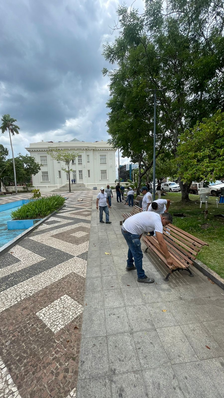 Governo revitaliza bancos e pergolados no entorno do Palácio Rio Branco