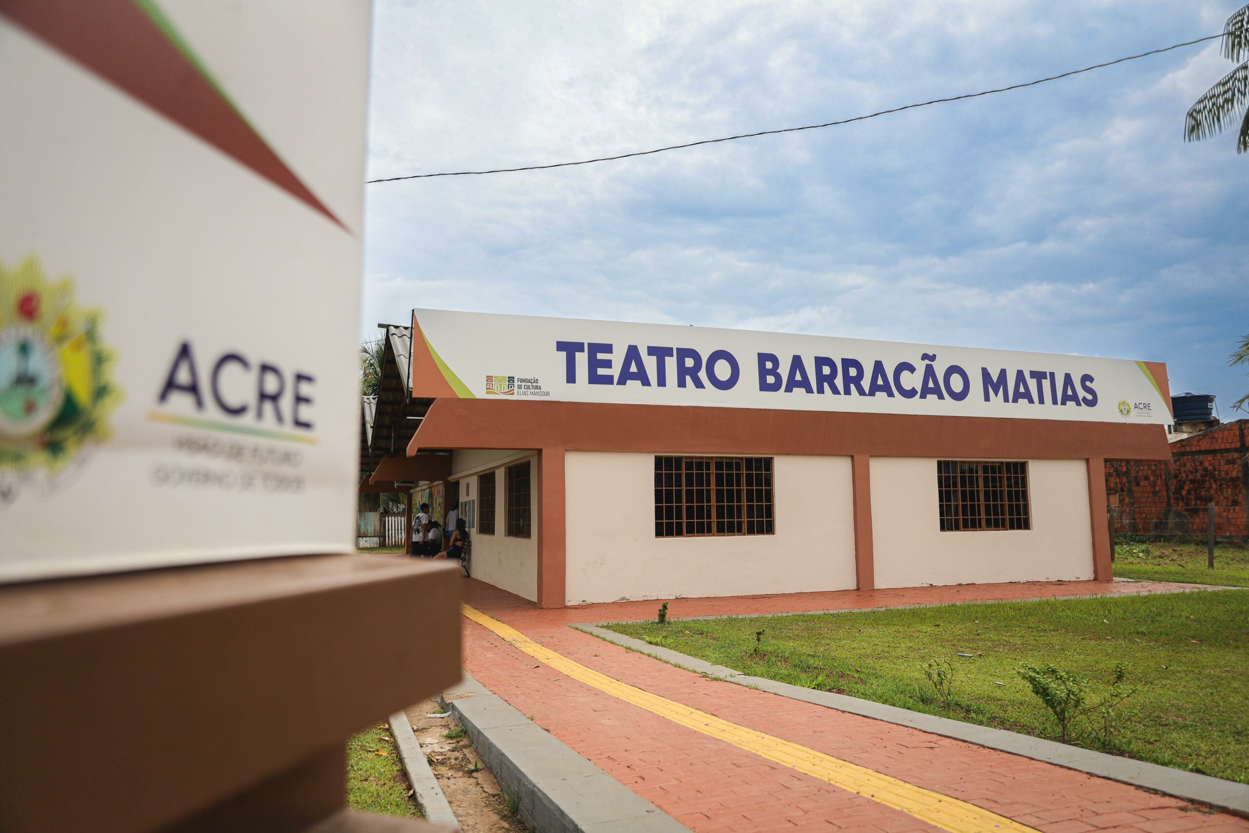 Intervenções culturais e capacitação profissional transformam vidas no Teatro Barracão Matias