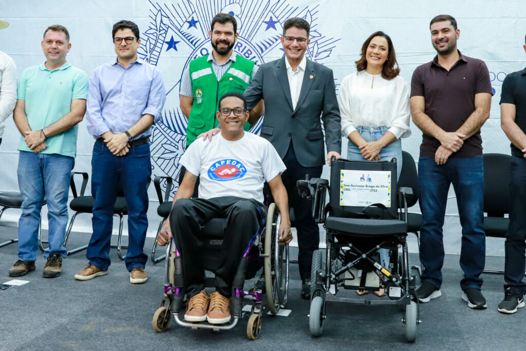 Mazinho foi um dos primeiros a receber a cadeira de rodas motorizada. Foto: Marcos Vicentti/Secom
