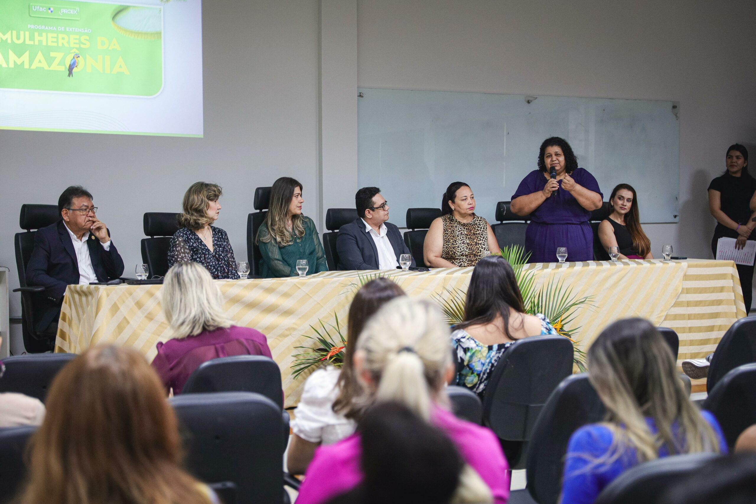 Equipe do programa de extensão Mulheres da Amazônia apresenta resultados de ações desenvolvida no Acre
