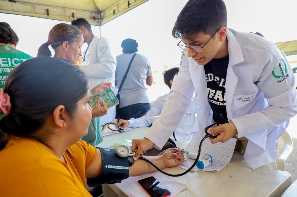 Diversos serviços de saúde foram oferecidos no evento. Foto: Neto Lucena/Secom