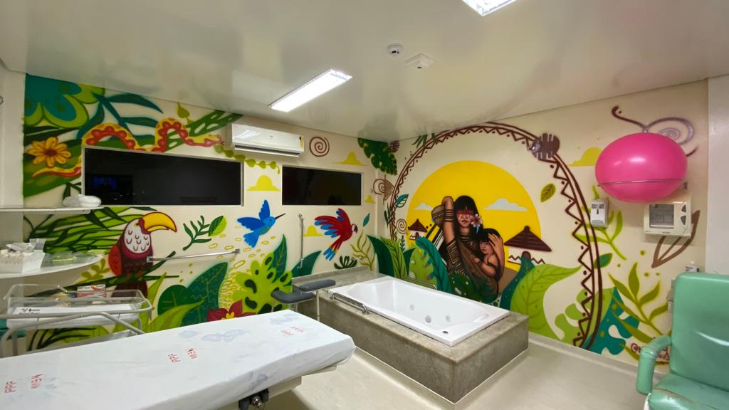 Sala de Parto na Maternidade Bárbara Heliodora conta agora com um ambiente mais acolhedor, com grafite de Matias Souza. Foto: cedida