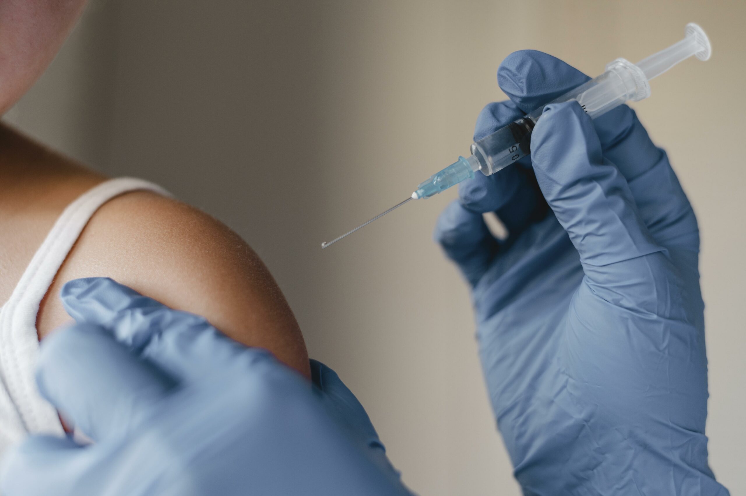 Saúde do Acre recomenda vacinação contra a covid-19 e influenza no combate as síndromes respiratórias