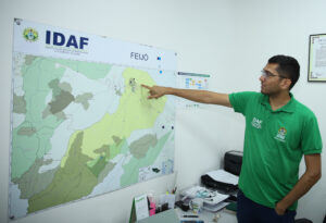 Igor Figueiredo, engenheiro agrônomo do Idaf de Feijó. Foto: Marcos Vicentti/Secom