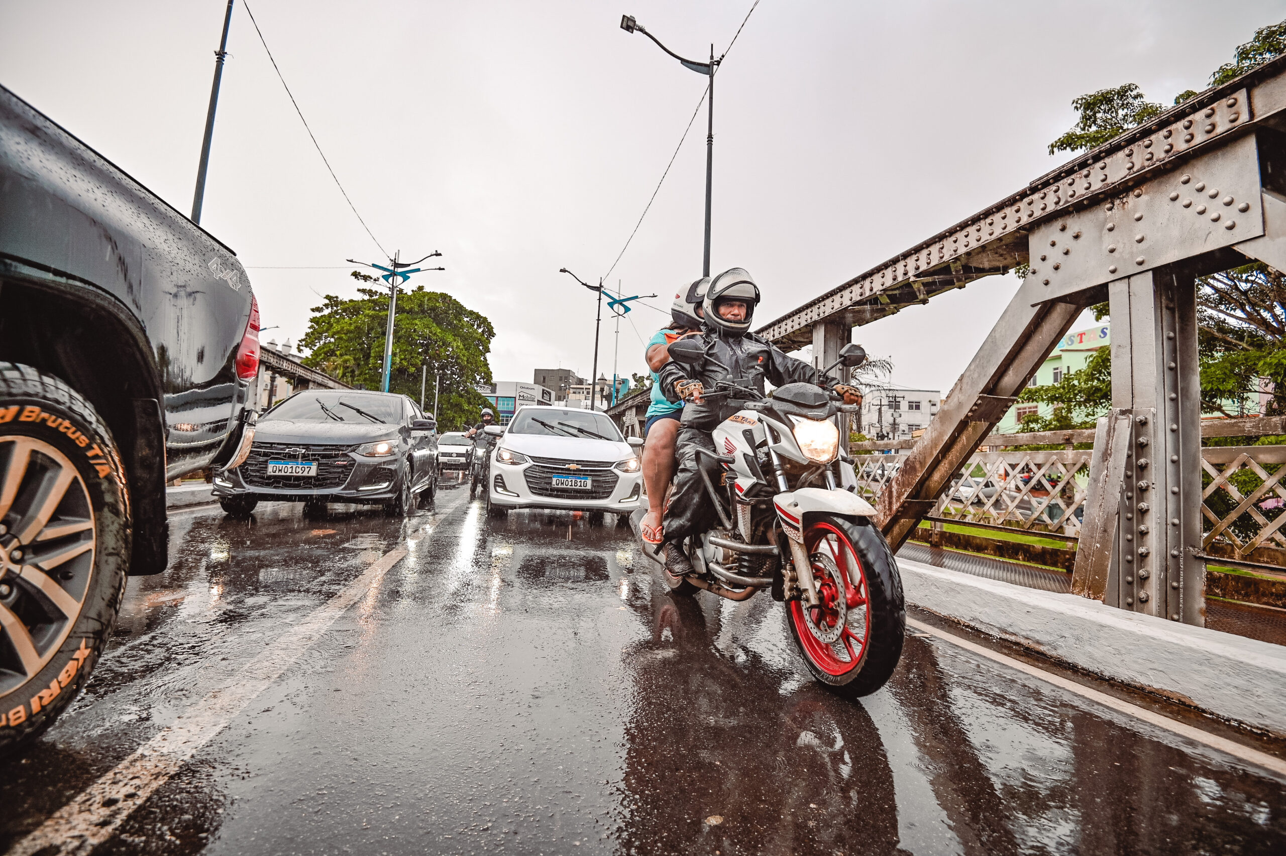 Após esforços de recuperação pelo governo do Estado, trânsito na Ponte Metálica é liberado no centro de Rio Branco