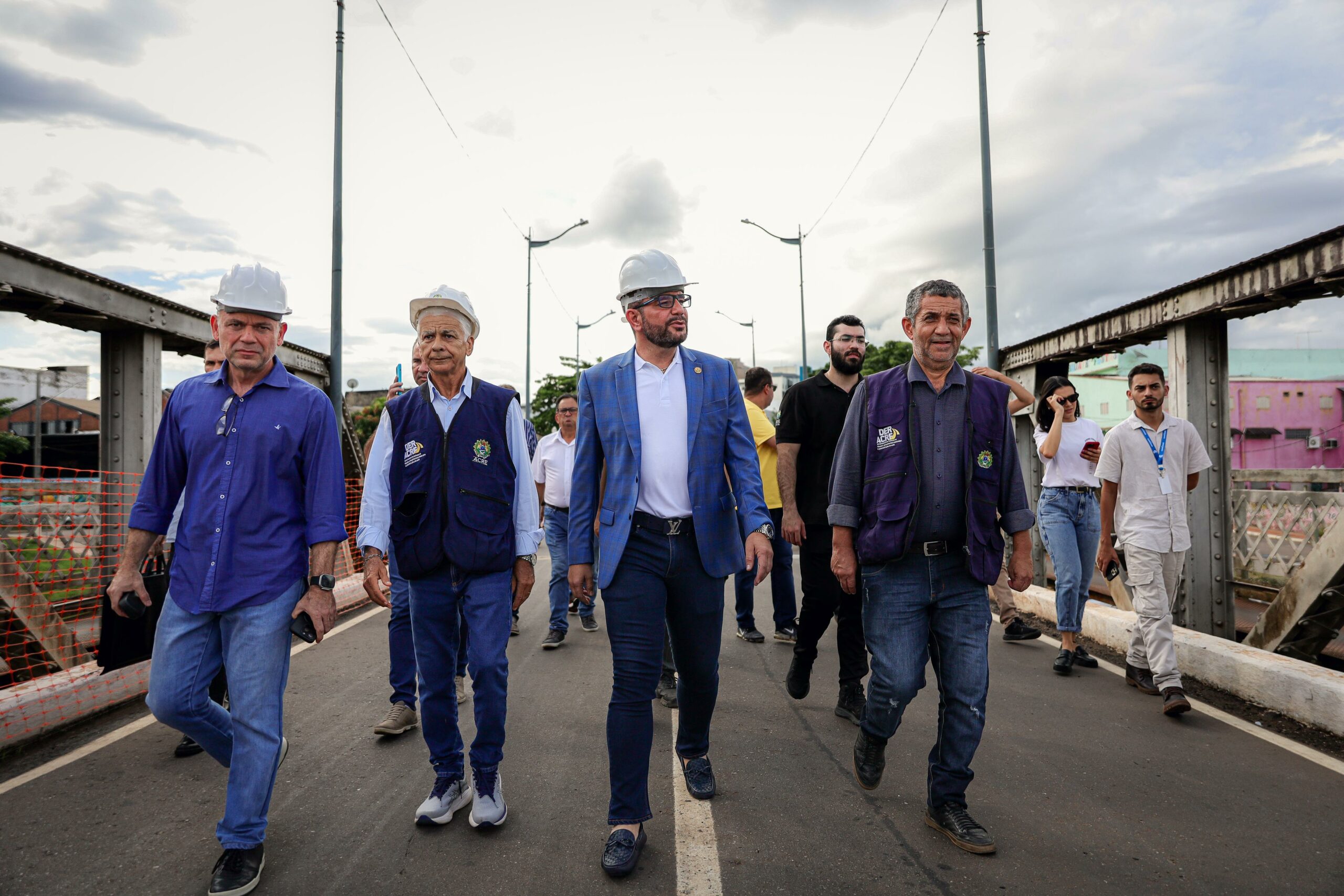 Governador visita obras na Ponte Metálica e anuncia liberação de pedestres para o Carnaval da Família