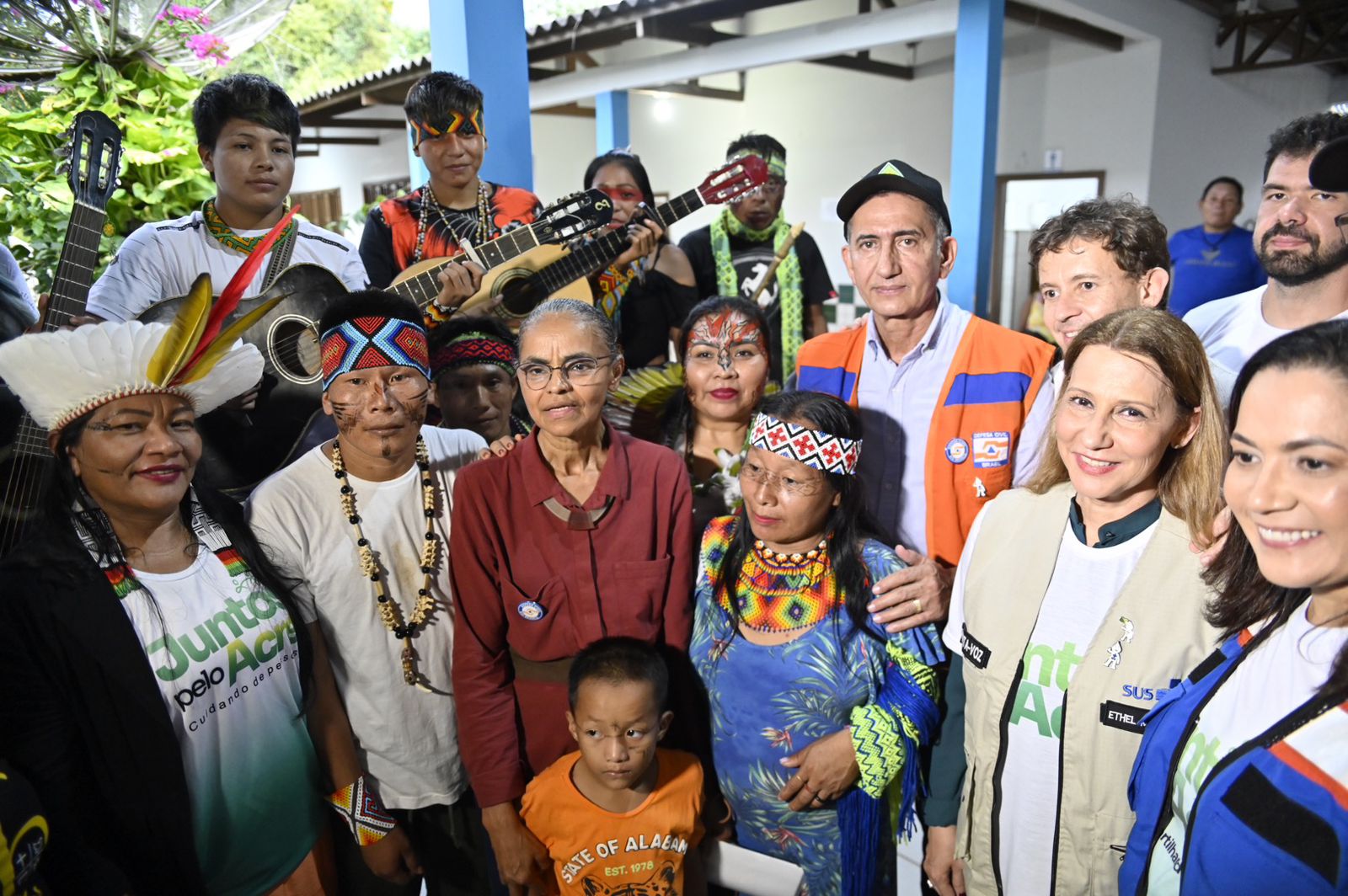 Ministros visitam famílias indígenas atingidas pela cheia do Rio Acre, em Rio Branco