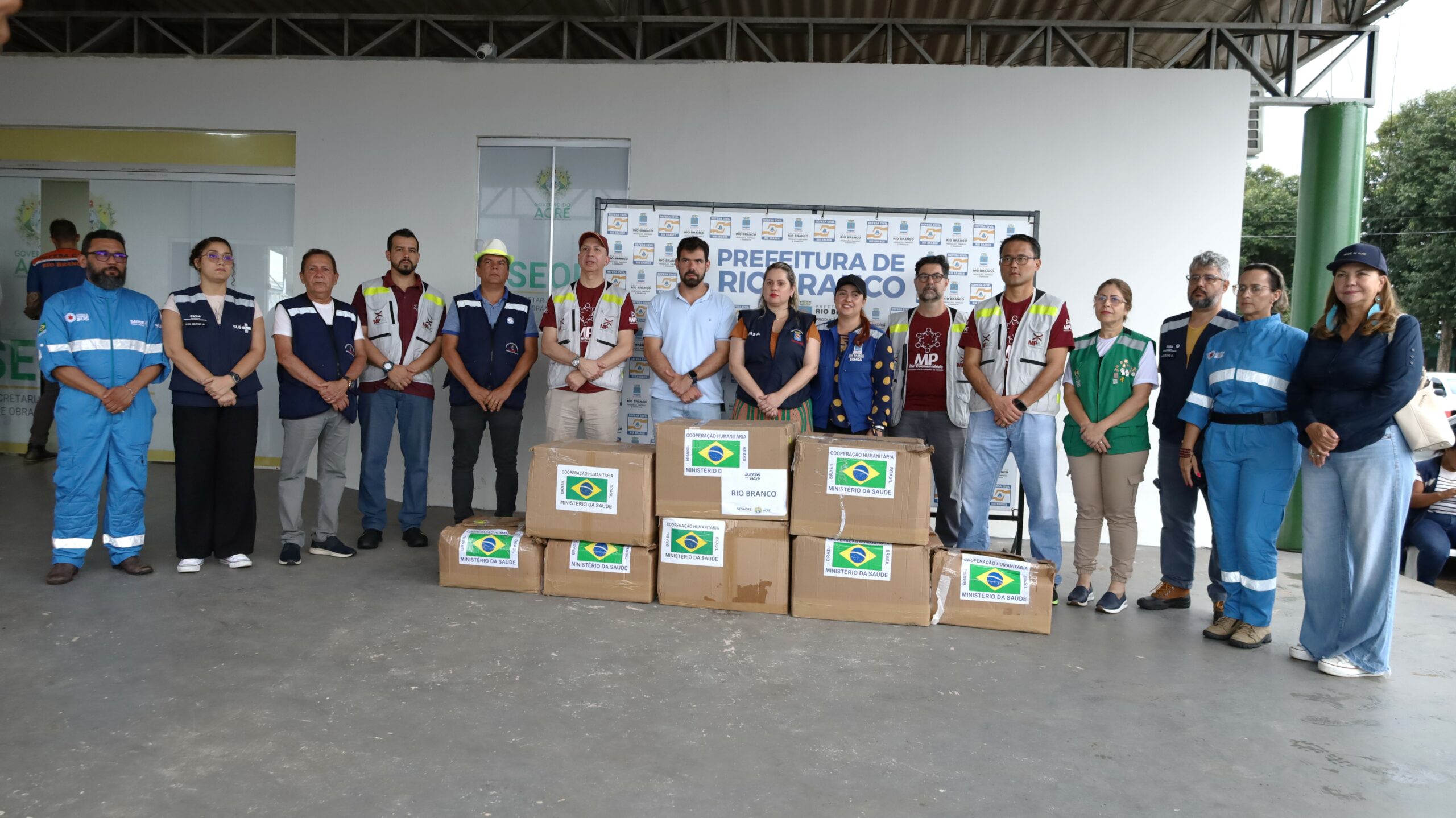 Estado e Ministério da Saúde entregam insumos e medicamentos para vítimas da enchente em Rio Branco