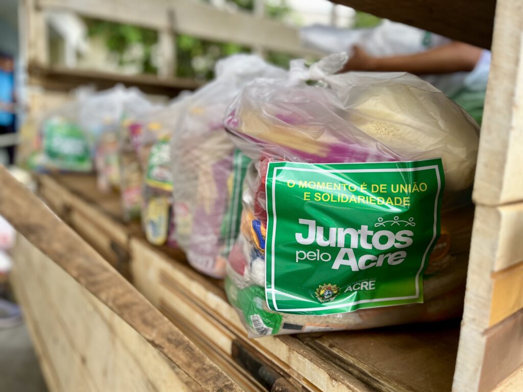 152 cestas básicas e 100 kits de limpeza foram enviados aos municípios. Foto: Carolina Torres/Secom