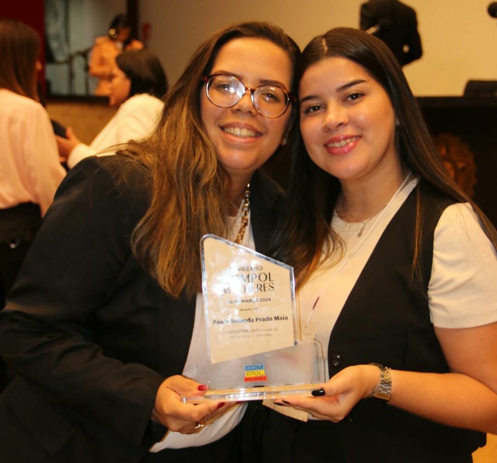 Assessora de comunicação da vice-governadora e coordenadora do trabalho vencedor, Paula Amanda Prado, e a social media, Cintia Rodrigues, integrante do projeto. Foto: Romero de Oliveira