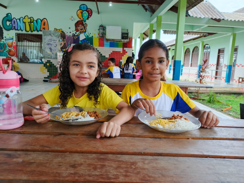 No Dia Mundial da Educação, governo do Acre reforça compromisso com a segurança alimentar dos alunos