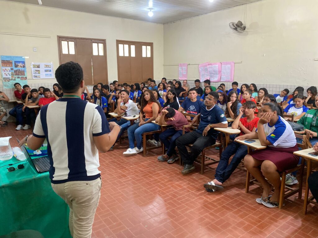 Procon realiza palestras sobre educação para o consumo em escolas de Tarauacá