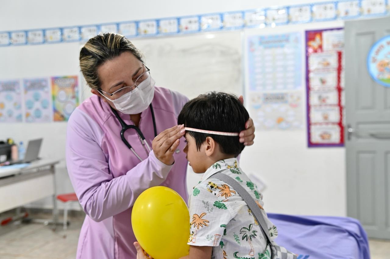 Com Saúde Itinerante, governo leva atendimentos de neuropediatria a crianças de Plácido de Castro e municípios vizinhos