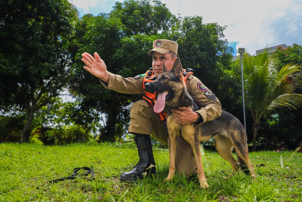 Governo do Acre envia bombeiros, cães farejadores e recursos para apoio humanitário no Rio Grande do Sul
