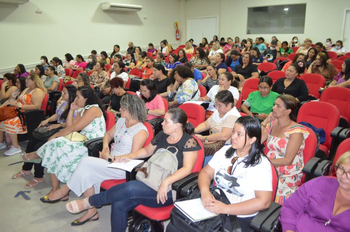 Em Rio Branco, formação é ministrada para mais de 200 profissionais, divididos em dois turnos. Foto: Stalin Melo/SEE