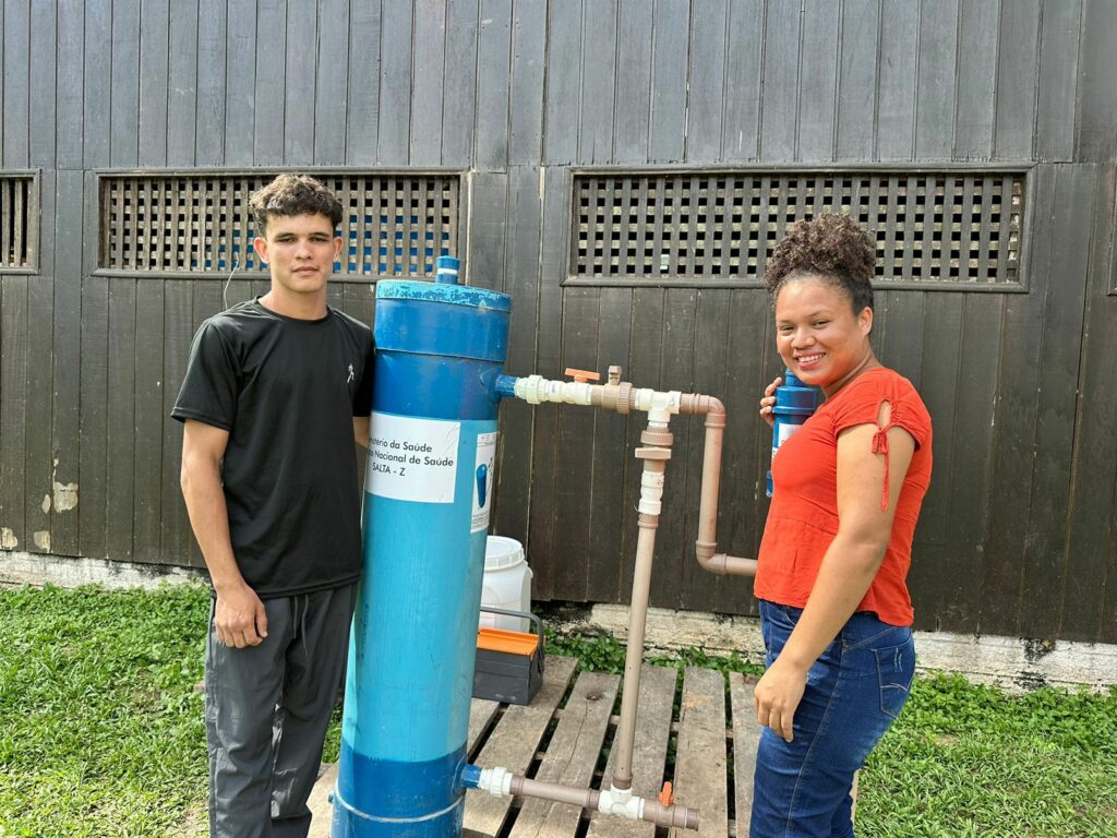 Moradores comemoram instalação de unidade de estação de água. Foto: Divulgação/Sema