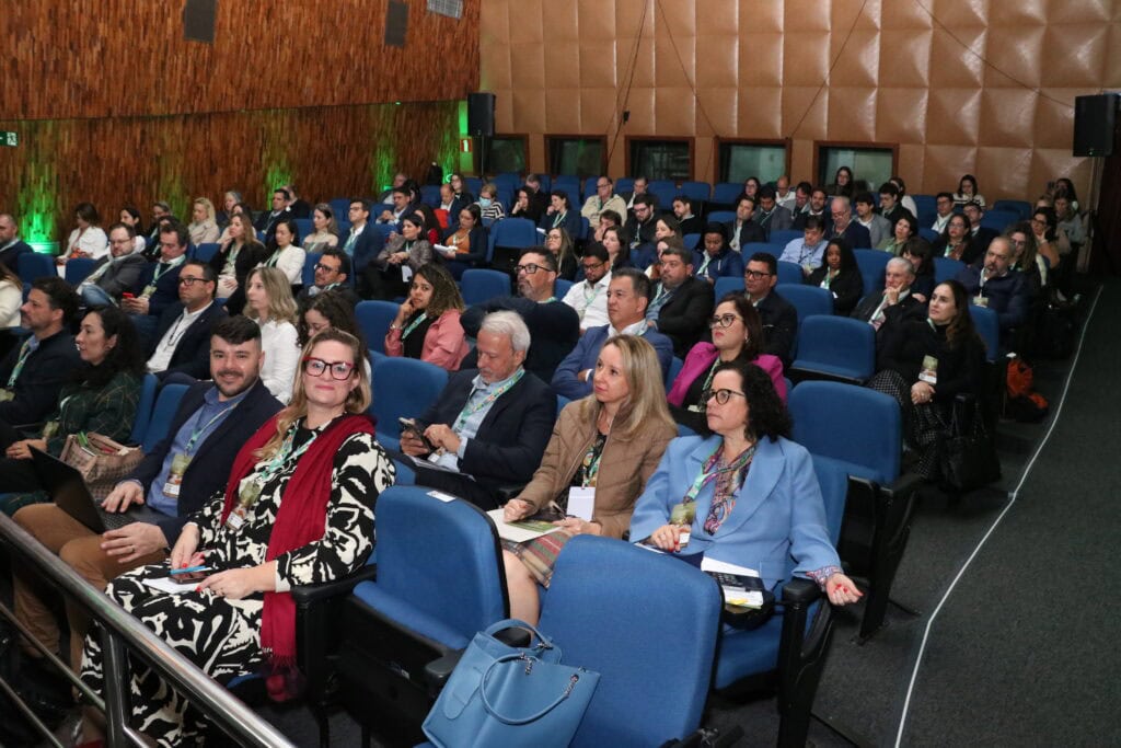 Encontro reuniu especialistas, secretários e presidentes de entidades estaduais de meio ambiente de todo o país para compartilhar experiências e discutir iniciativas inovadoras. Foto: Pedro Calado/ Cetesb