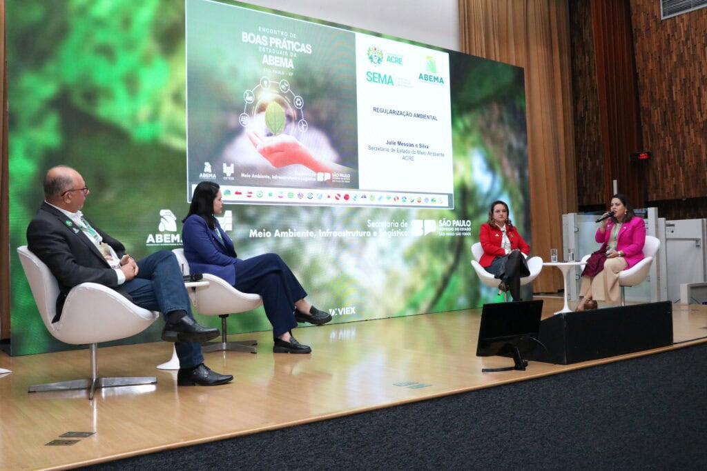 Julie Messias, secretária do Meio Ambiente do Acre, falou sobre as iniciativas do governo com foco na sustentabilidade. Foto: Pedro Calado/ Cetesb