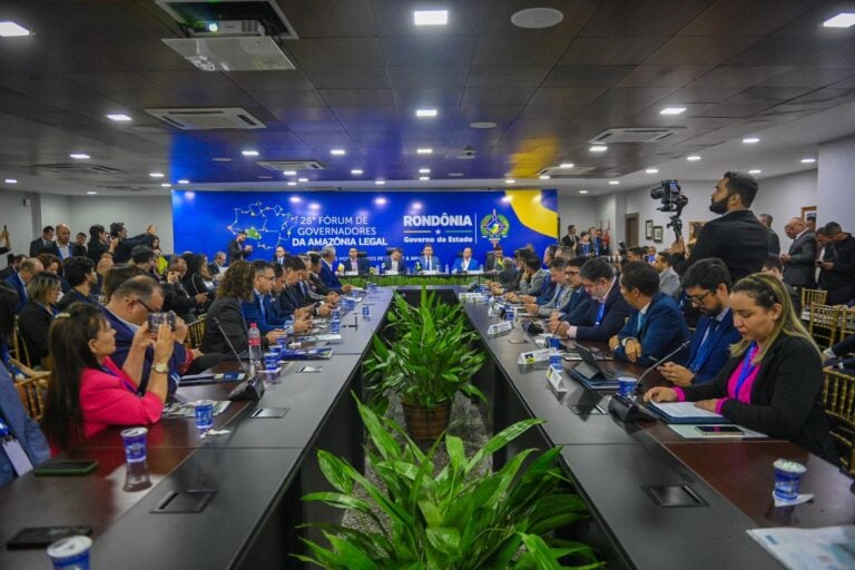 “Estamos preparando o presente para o futuro”, diz Gladson Cameli durante reunião de governadores em Rondônia
