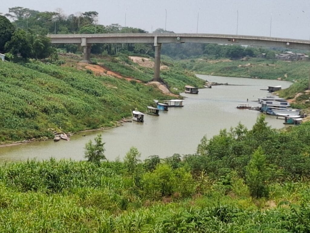 Rio Iaco tingiu a menor cota histórica este domingo, 22. Foto: Cedida