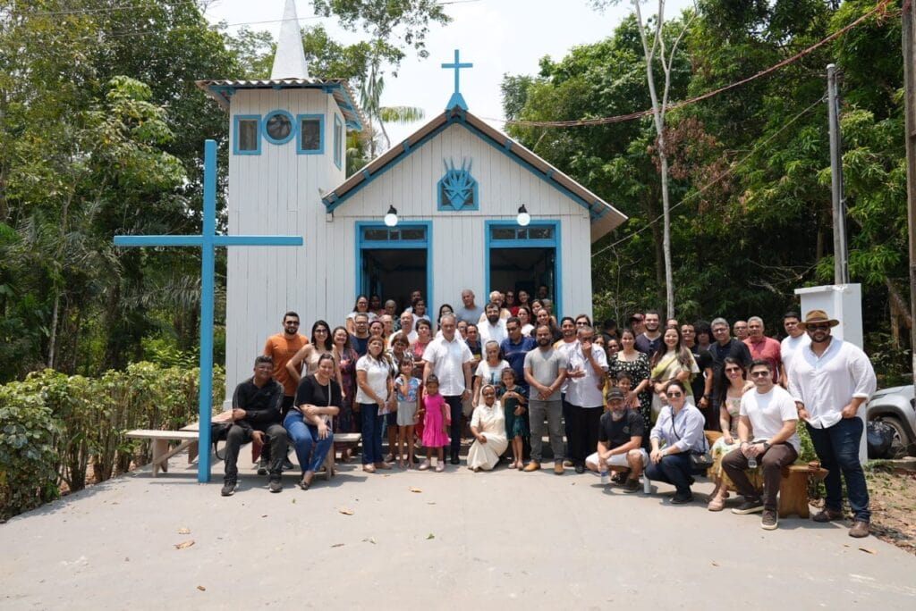 Comunidade do Quixadá comemora a revitalização da igreja Nossa Senhora do Rosário. Foto: Márcio Garcia/FEM