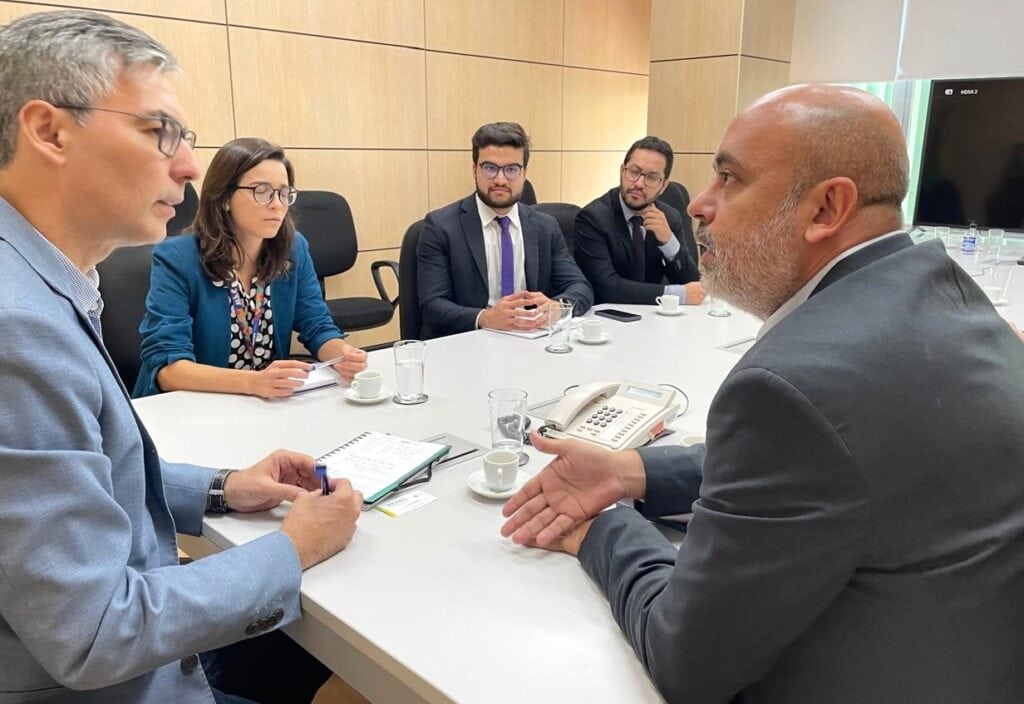 Presidente do Ieptec, Alírio Neto (direita), solicitou apoio do MEC para avanços no ensino profissional e tecnológico no estado. Foto: Dilma Tavares/Repac