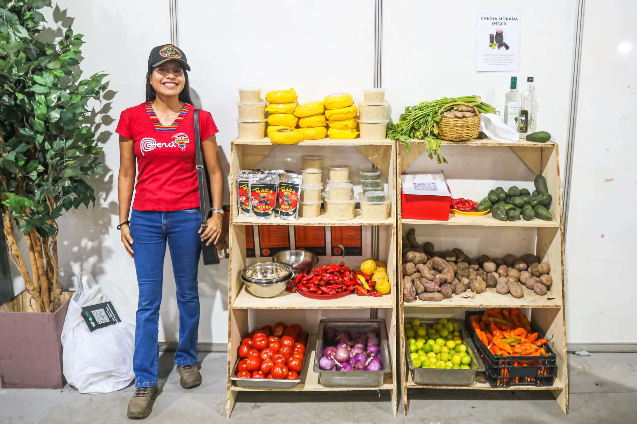 Cultivados em solos e com práticas diferentes, hortifruti internacional chama atenção dos visitantes da Expoacre. Foto: Marcos Santos/Secom